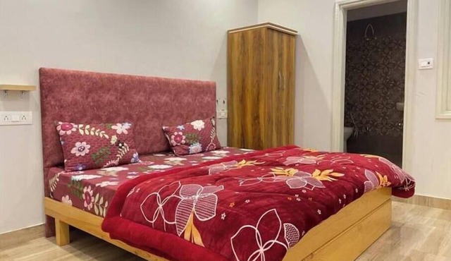2 BHK apt w Wifi/Couch & kitchen - Special Offer