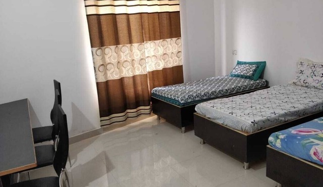 2 PALMS GIRLS PG NEAR MAHENT INDRESH HOSPITAL