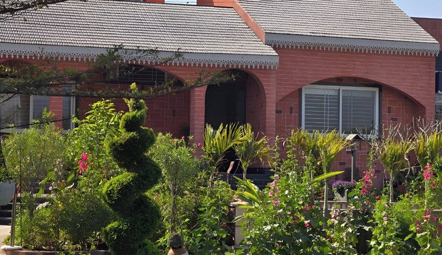 2 room guesthouse in a charming 44000 sq ft farmhouse in wonderful Jabalpur