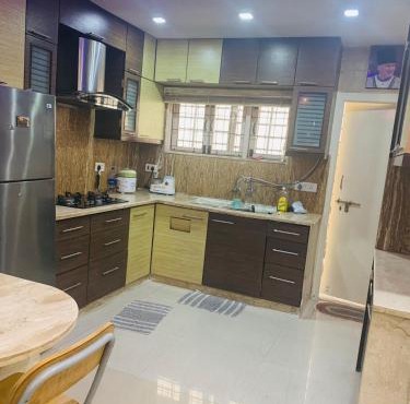 2bhk house at 1st floor fully furnished, with ACs