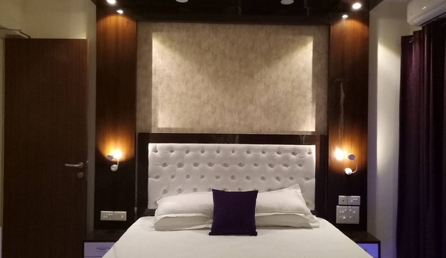 2Bhk luxury service Apartment ,swimming pool with juccuzi , steam bath