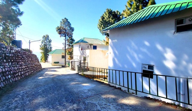 2BHK Villa with Living room, Private Kitchen, Garden, Parking, Terrace, WIFI.