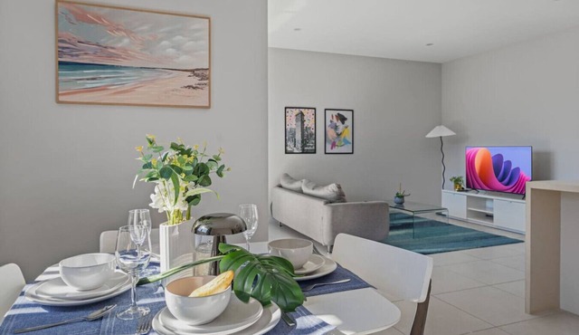2BR Apartment w/Balcony Near Food Shop & Transit in Macgregor