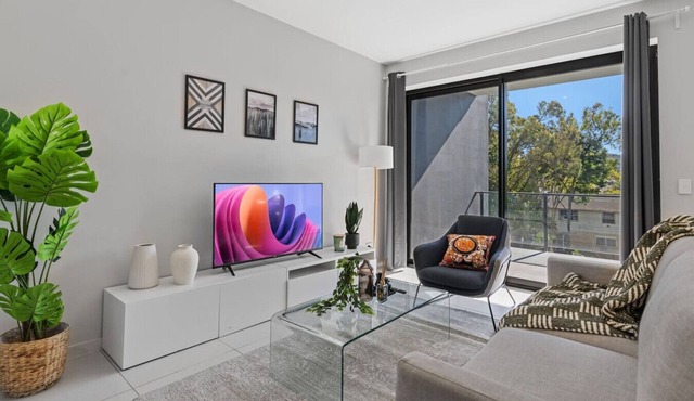 2BR Apartment w/Balcony Easy Access to Everywhere in Macgregor