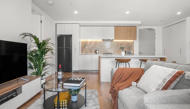 2BR Luxury at Flagstaff Gardens with Free Parking in West Melbourne
