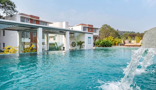 2BR w Rooftop Pool in North Goa Close to Beaches