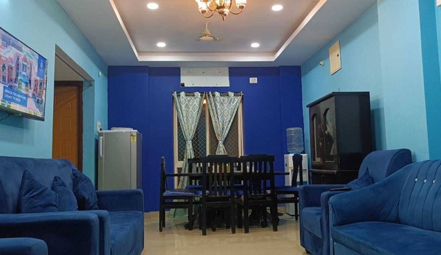 3-bedroom apartment in charming Hyderabad with WiFi, AC and private parking