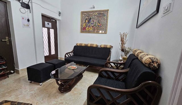 3-bedroom apartment in peaceful Varanasi with WiFi, AC. Enjoy your stay