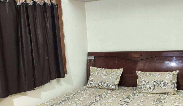 3-bedroom building in charming Hyderabad with AC family and friendly