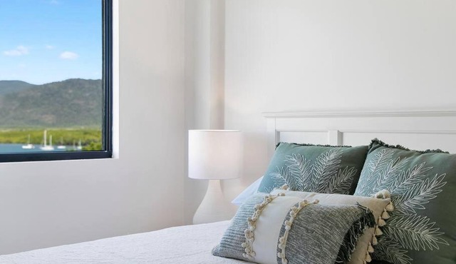 3 BEDROOM CBD WATERFRONT LUXURY APARTMENT in Cairns