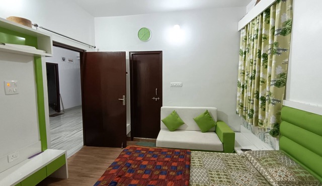 3 Bedroom Condo near Fatehsagar Lake