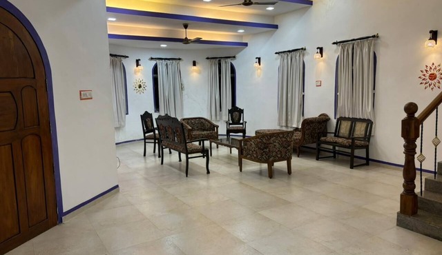 3-bedroom villa near Martin's Corner