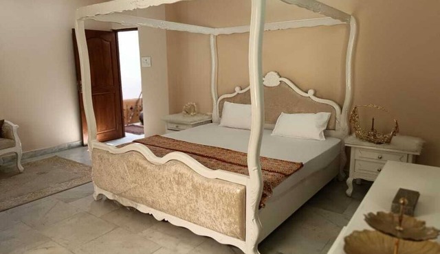 3 BHK Home, Elegant, Big @Prime Loc Hyderabad! 20 mins to the Airport