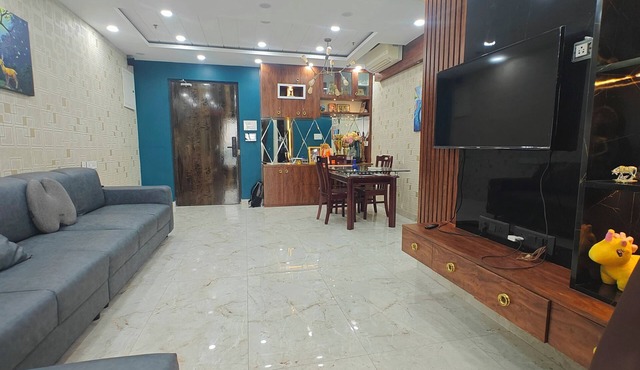 3bhk fully furnished highrise apartment in a luxerious complex with lake view