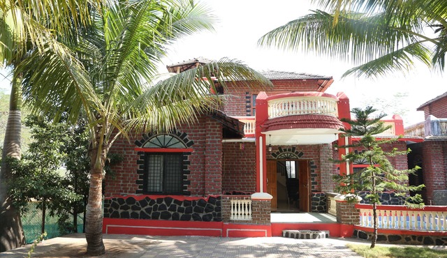 3BHK Villa with Pool in the middle of pure nature