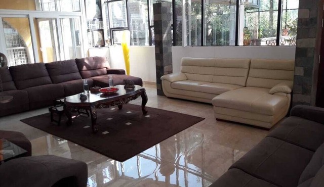 4 bed 3 bath bungalow sleeps up to 10 people (inc. breakfast)