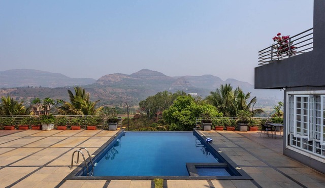 4 Bed Villa - Sleeps 8 - Private Pool - Mtn Views