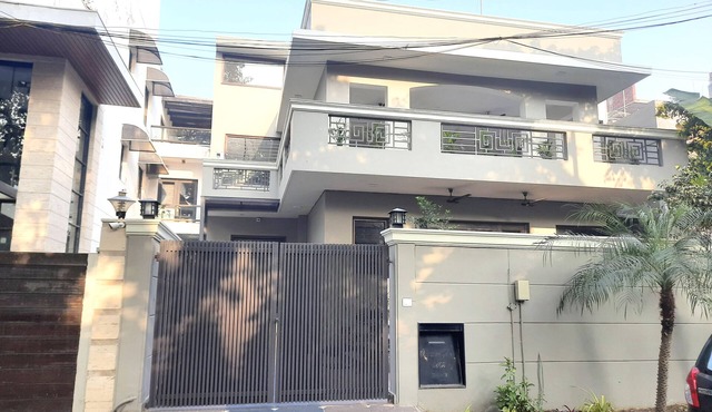 4 bedroom Duplex Villa Opp to Galleria Market DLF Phase 4 | Harmony Suites, GGN