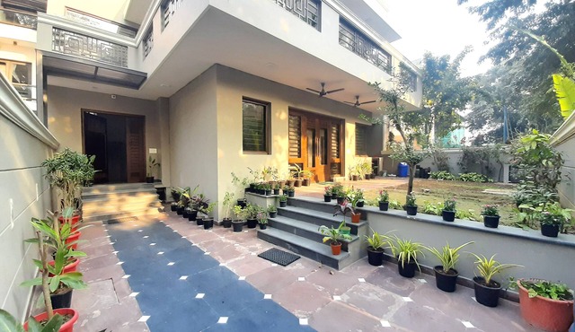 4 Bedroom Duplex Villa Opp to Galleria Market, DLF Phase 4