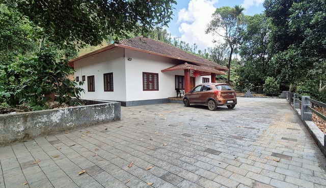 4-bedroom farmhouse in peaceful Periya with WiFi