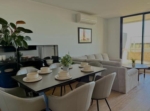 4 Bedroom Luxurious Apartment near CBD in Melbourne