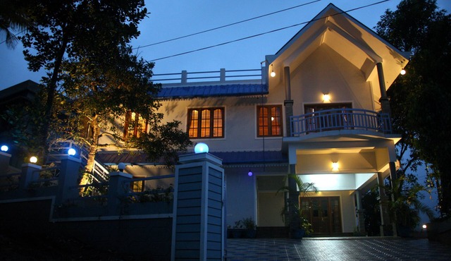 4 Bedroom Villa with Balcony Mountain View
