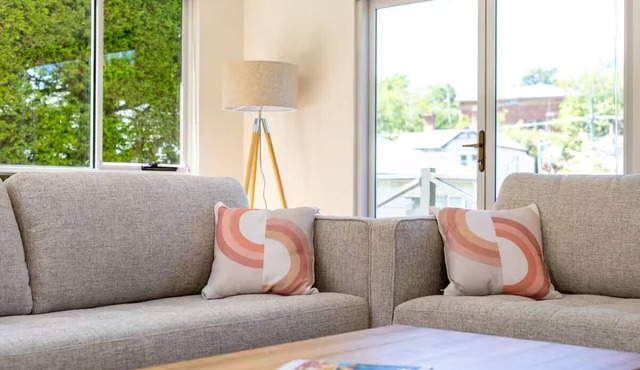 4 mins to CBD! Modern 3 Bedroom Townhouse Garage + Walk to Cafés + Workspace in East Launceston