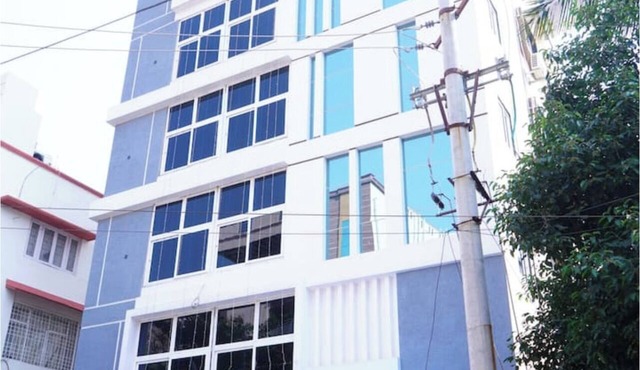 4th floor Lovely three bedroom apartment with free parking