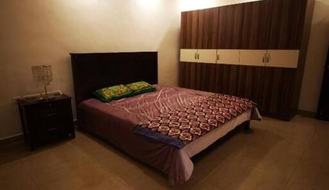 5 Minutes to Airport - Spacious private apartment