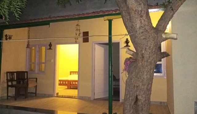5 minutes to the jawai safari park. foods are organic and homely