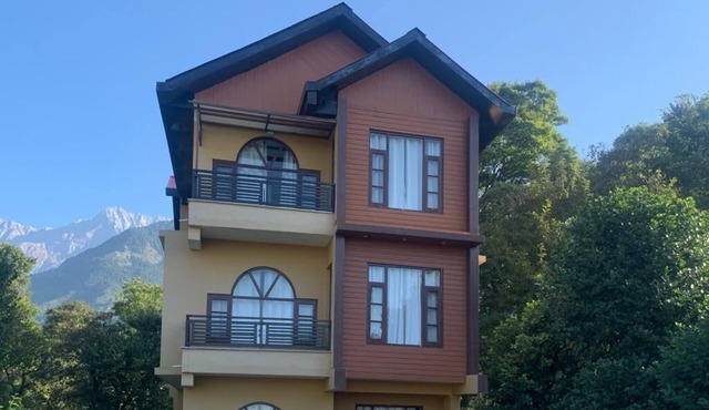 5 suites villa for upto 18 pax