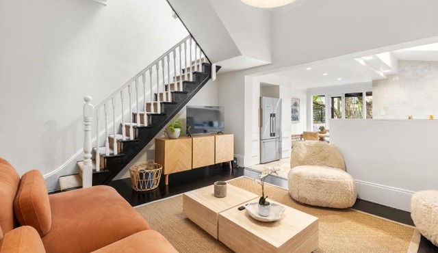 5BR Paddington Home w Private Parking and Studio