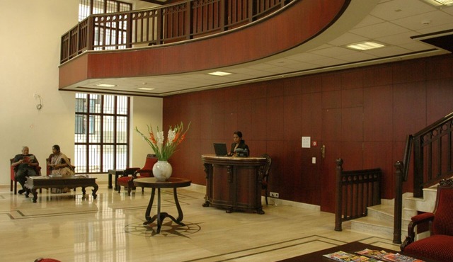 6 luxurious bedrooms with AC, WiFi, common lounge area & garden