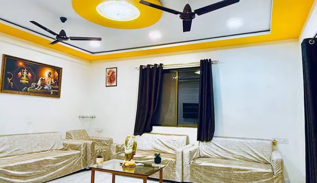 7 Hill Stays - Luxe 7BHK w/Pool & Games