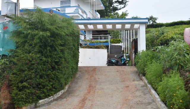 7 separate bedroom and attached bathroom; Container wood house