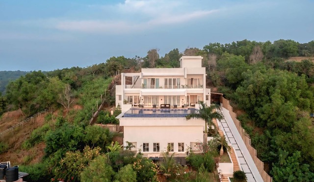 7BHK Seaview Villa w/Infinity Pool & Ropeway Lift