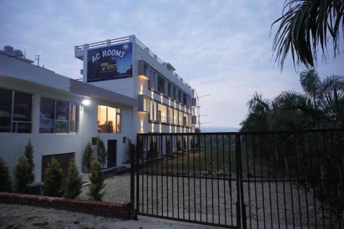 7Sky Hotel and Restaurant