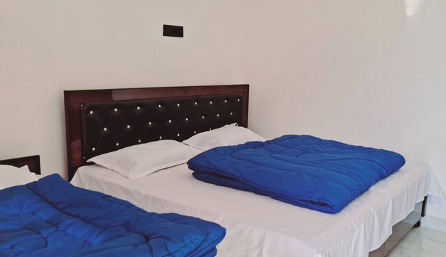 8-bedroom hotel in brilliant Phata Near Helipad Jamu