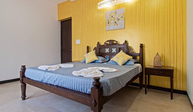 8 Bedroom Luxury villa 10 min walk to Calangute beach with Private Swimming Pool