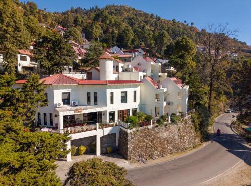 8fold-Pinecrest By LaRiSa, Bhimtal