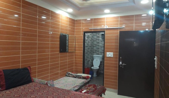 92, 121, 74, 700 Foreigners place in cream location of lajpat nagar luxury apartment with fully equipped private kitchen wid gas n all utensils, fridge, Android tv, wifi and attached washroom, very safe and secure peaceful area all your sweet home