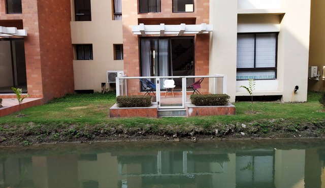 A 3 bed room apartment on two levels with a big living & dining area.