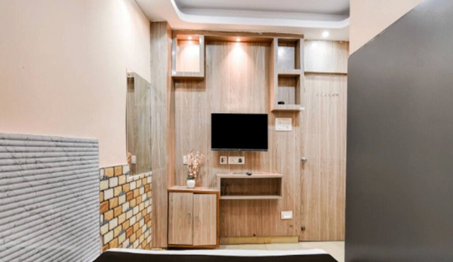 A couple friendly budget guest house at central Kolkata in Esplanade area