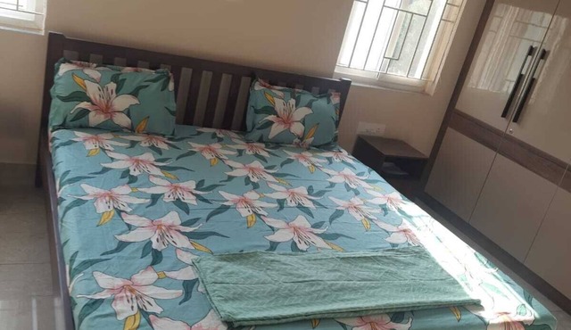 A cozy fully furnished 3-bedroom apartment