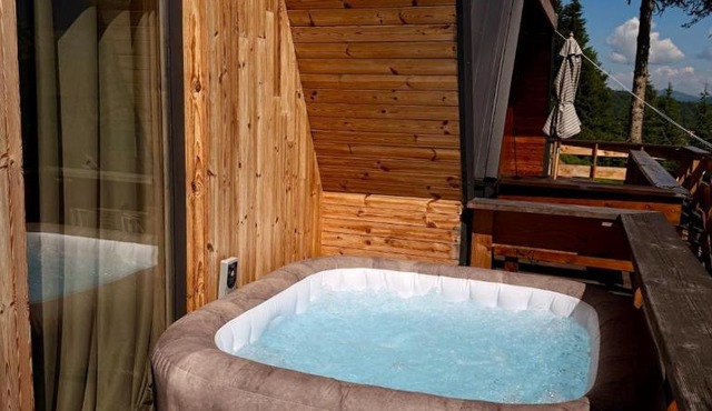 A-Frame Cabin Fizzy Colibița, Jacuzzi, TV & Terasse