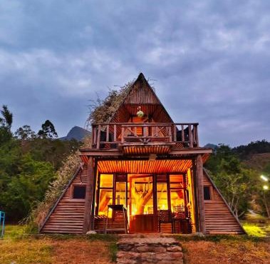 A Frame Hideaway in the Hills-Mountaincliffliving