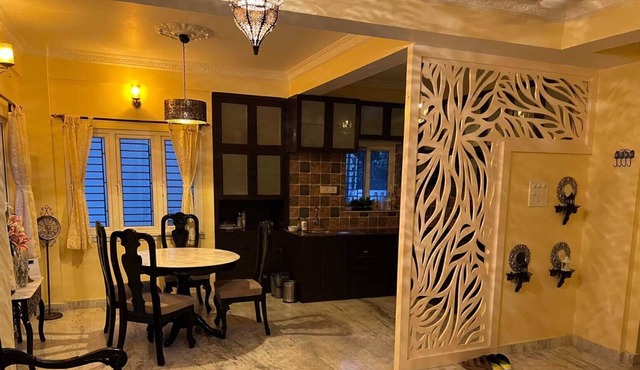 A quaint and sublime 3BR/4BA duplex apartment