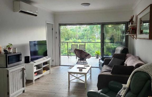A quiet unit overlooking a reserve in Petrie