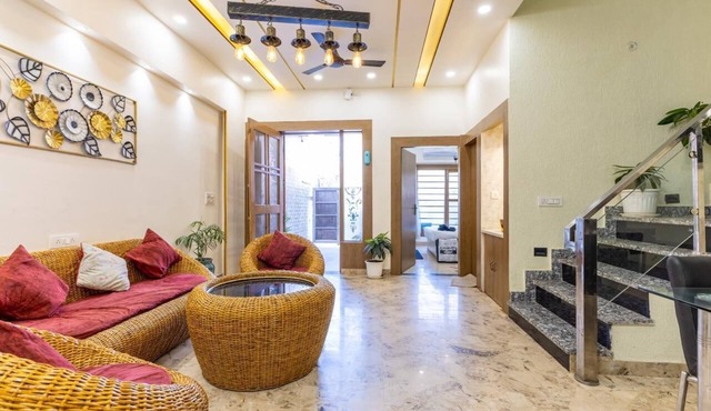 A radiant villa on the Ganges