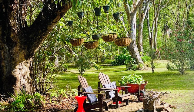 A VERY UNIQUE STAY - The Beau Van on Acreage with Wood Fire - Romantic & Fun in Coonabarabran